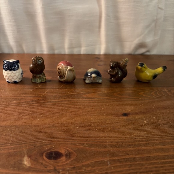 The Unbranded Brand Other - Lot of 6 Single Mismatched Salt/Pepper Shakers